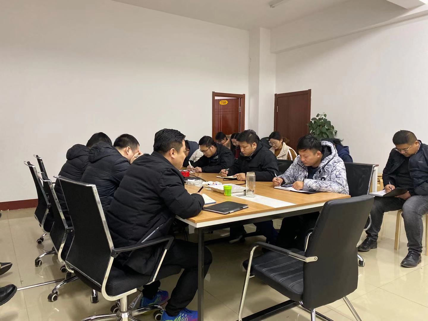 北京思路智園科技有限公司組織公司銷售人員培訓(xùn)學(xué)習(xí)