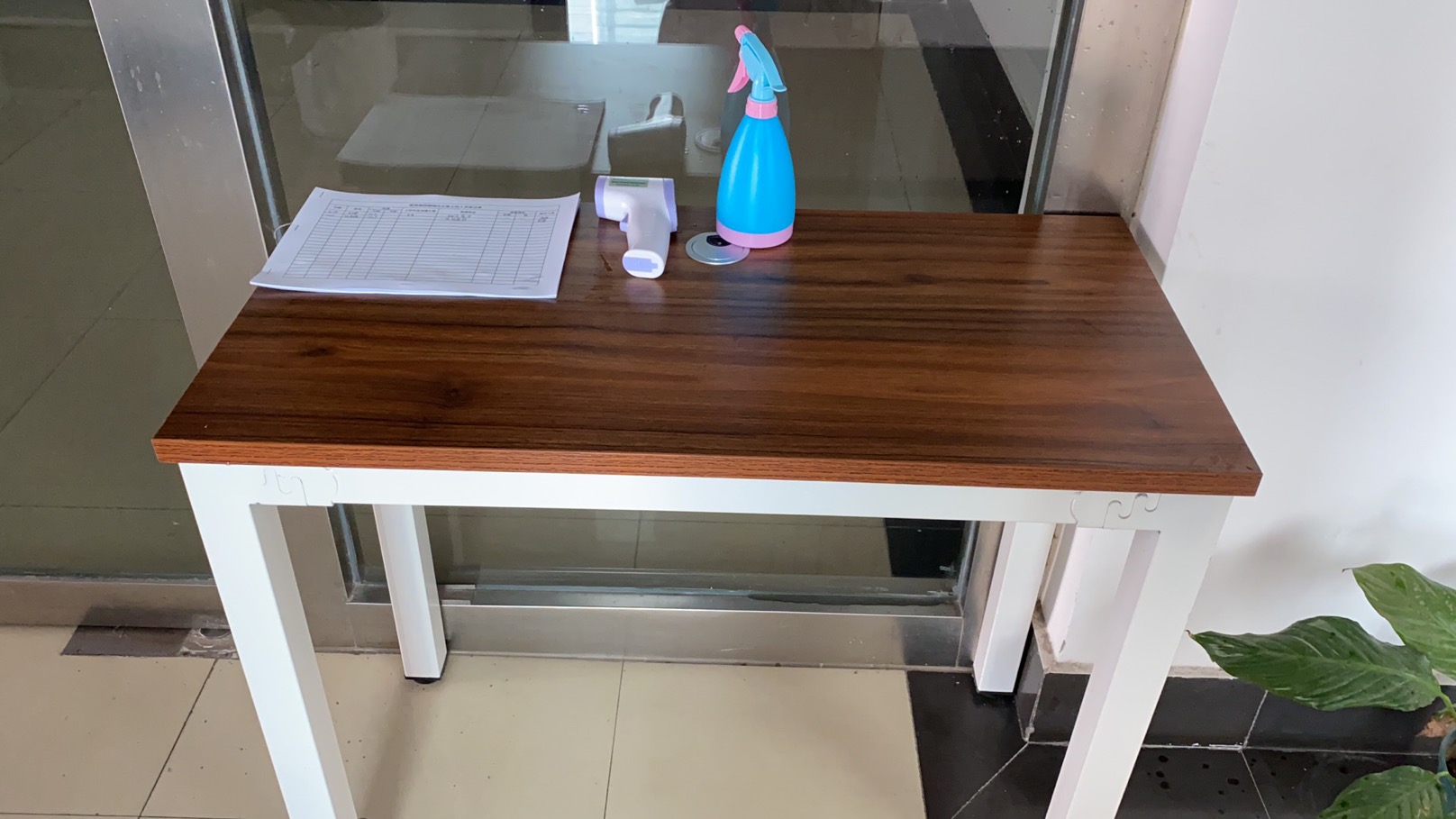 北京思路智園科技有限公司提前對(duì)辦公區(qū)域進(jìn)行消毒